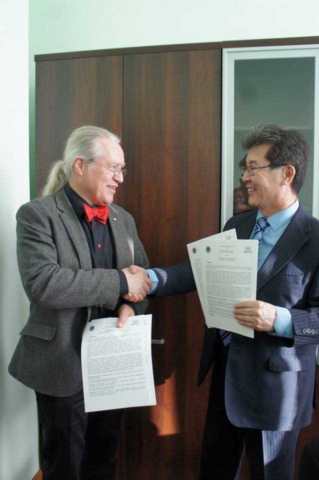 The agreement on cooperation between the Northern Forum and the University of the Arctic sealed