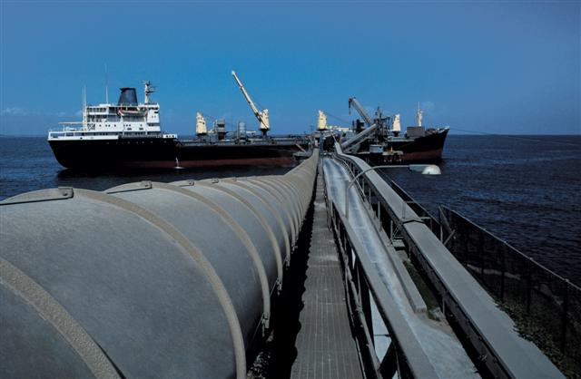 Pipeline to an oil tanker