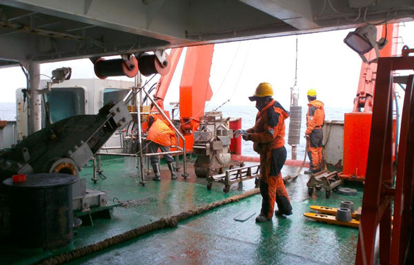 Geological research: Gravity core launched in the Iceland Sea.