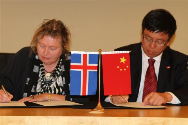 Signing of an MoU between the University of Iceland and the Polar Research institute of China.